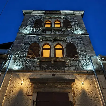 Stone Tower - Entire House With Old Bridge View Apartment