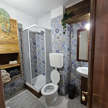 Stone Tower - Entire House With Old Bridge View Apartment