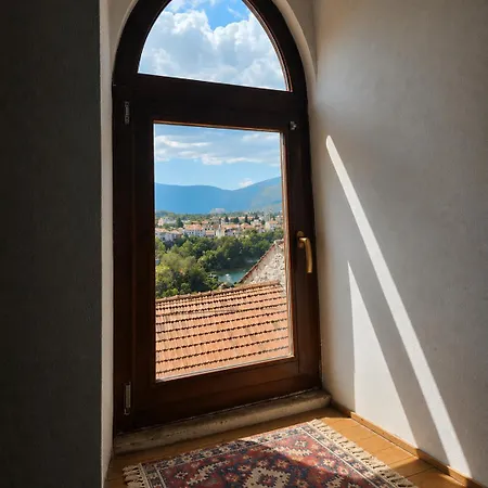 Stone Tower - Entire House With Old Bridge View Apartment