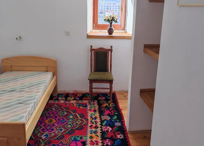 Stonehouse Apartment *